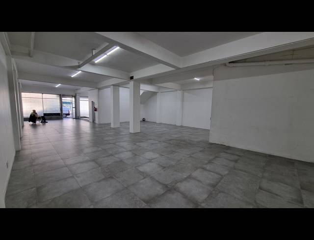 250M² BUILDING TO LET IN WOODSTOCK